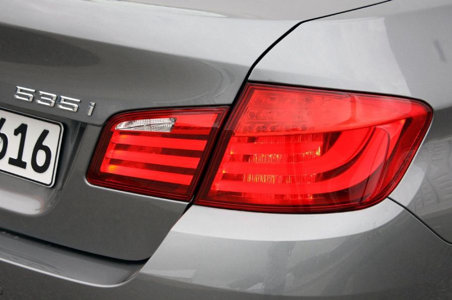  BMW 535i 2011 года  (фото 40 из 48)